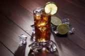 Bicchiere con Cocktail Long Island Ice Tea